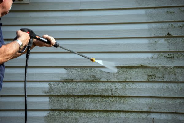 Cost of Vinyl Siding Power Washing in Kingsport